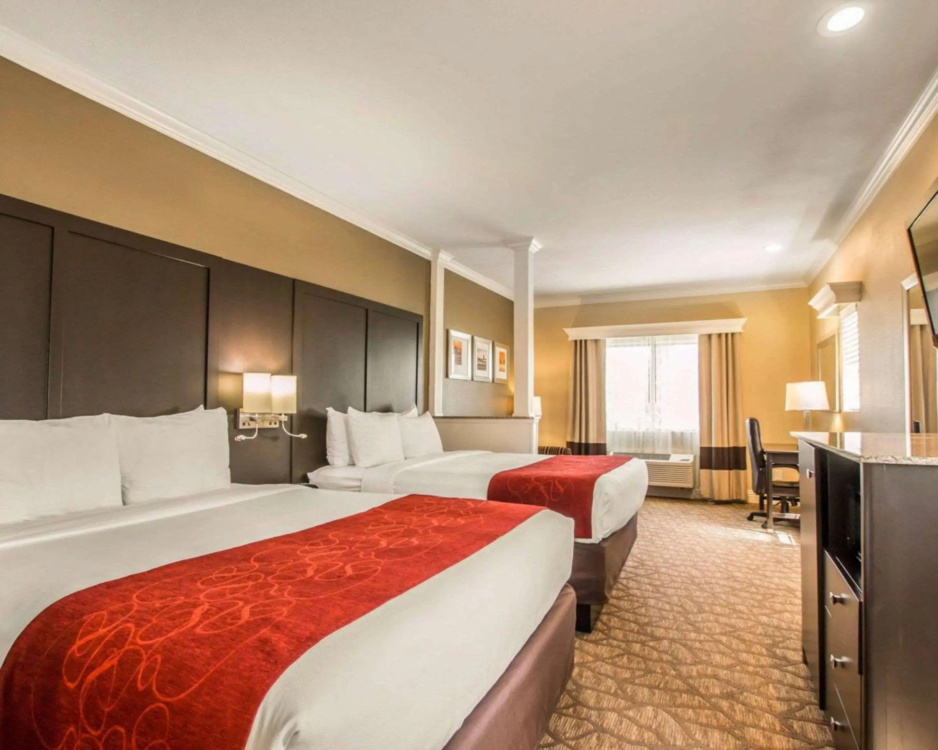 Photo - Comfort Inn & Suites Huntington Beach