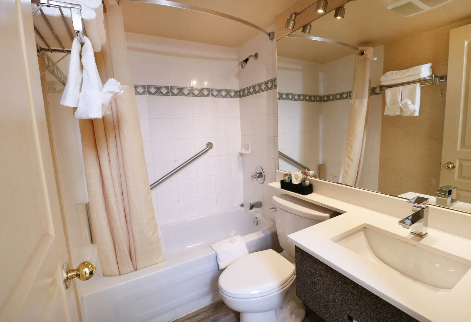 Photo - Opportune Hotel