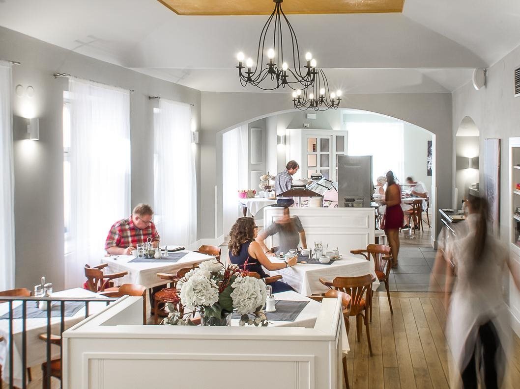 Photo - Three Crowns Hotel