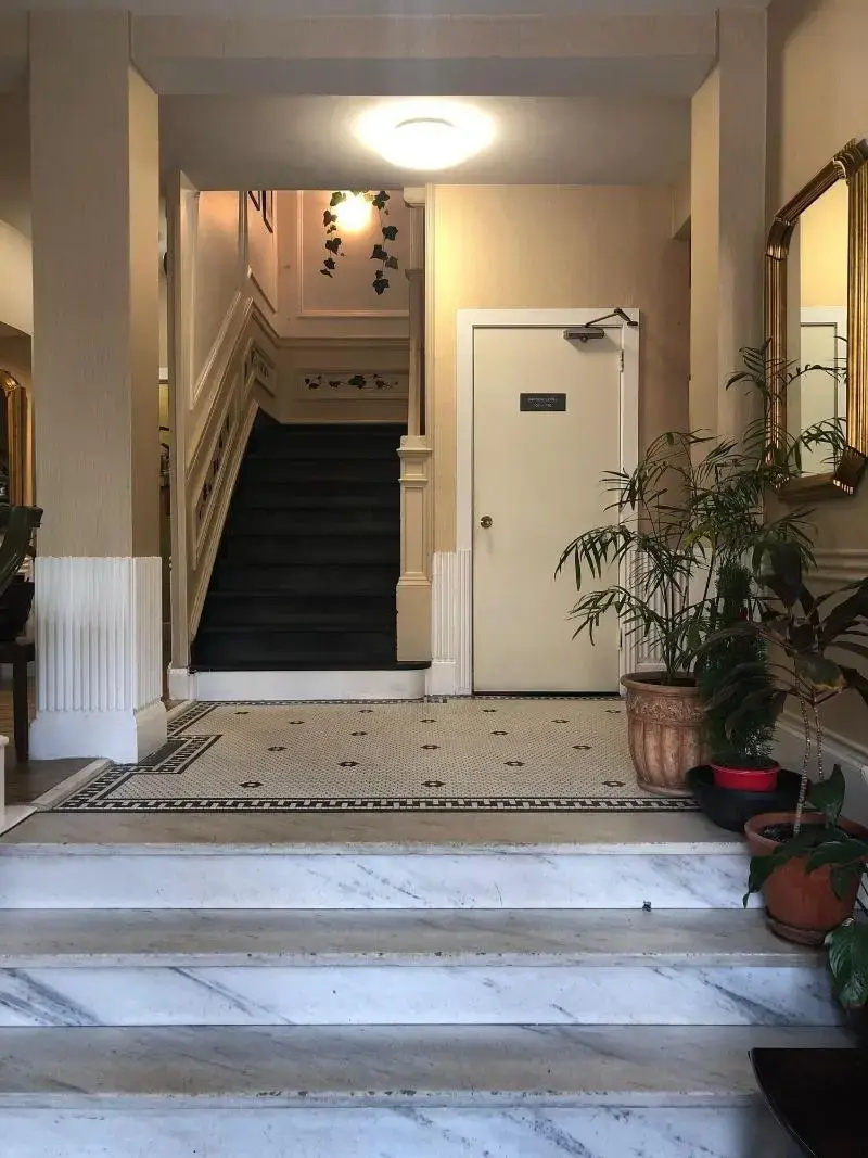 Photo - Windsor Inn Hotel