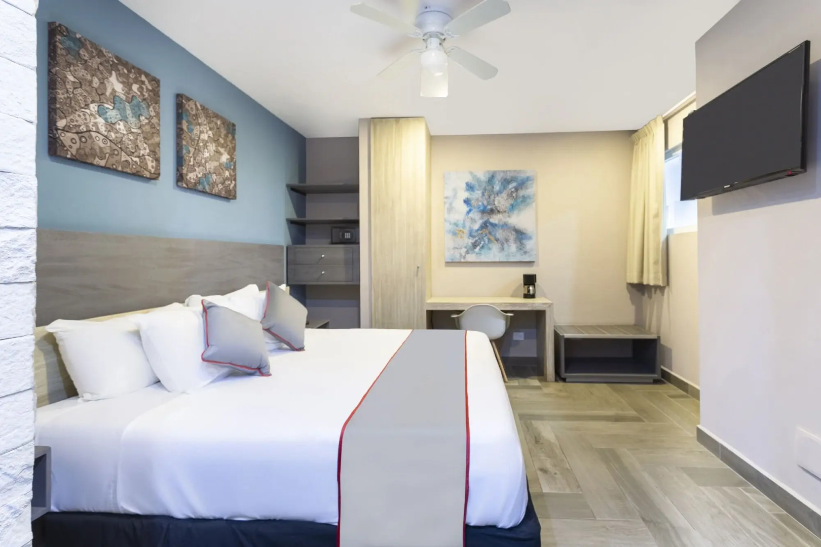 Photo - Illusion Xpress I Attraction Hotel Deluxe