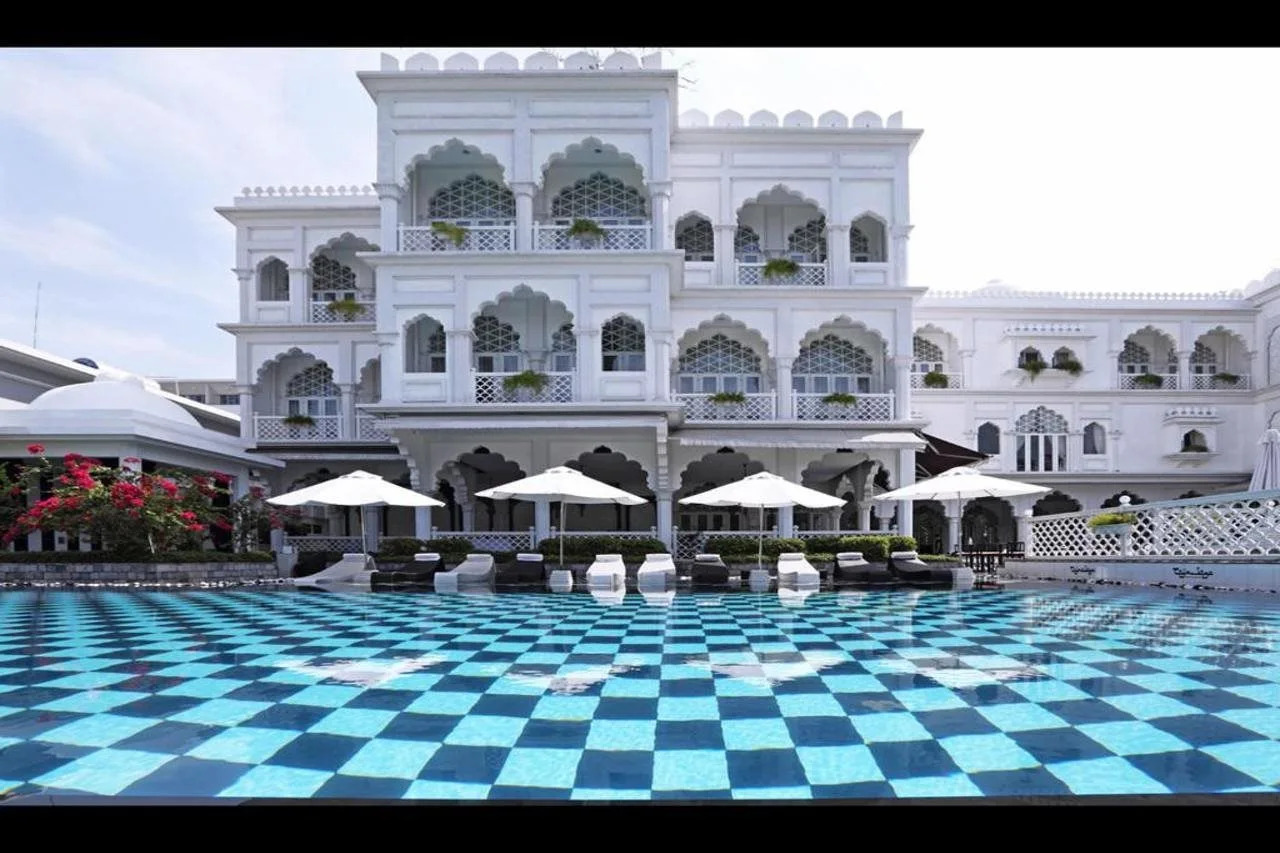 Photo - Chloe Gallery