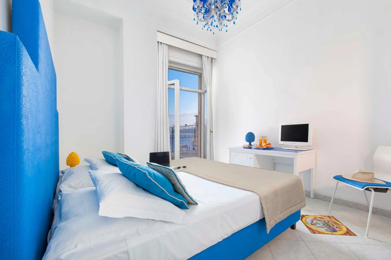 Photo - Admiral Hotel