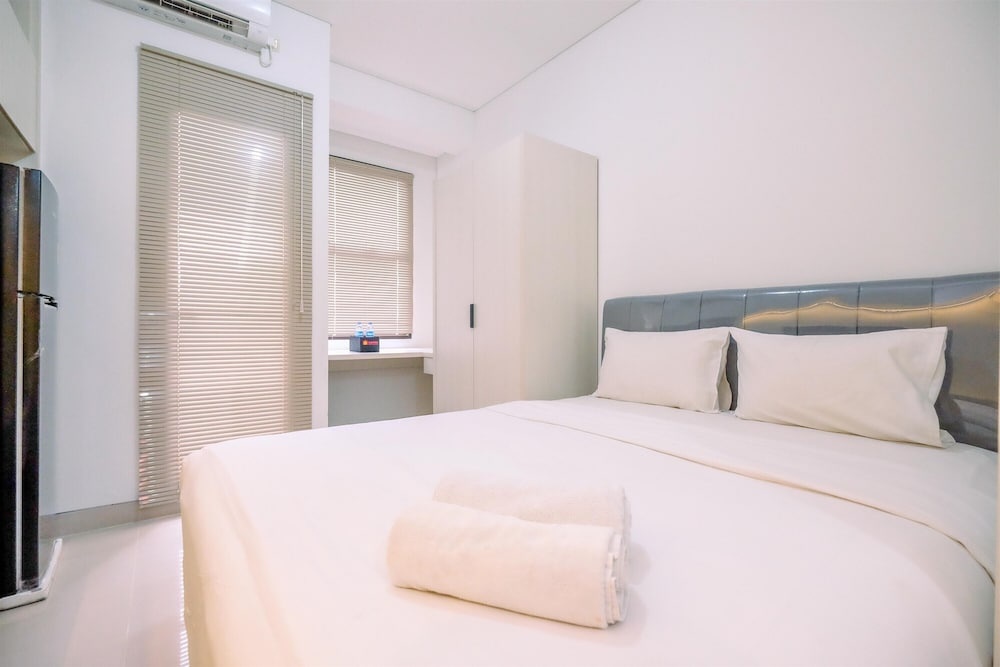 Comfy And Elegant Studio Transpark Cibubur Apartment