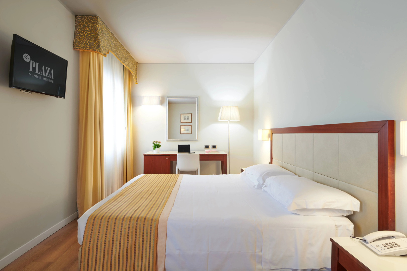 Photo - Hotel Plaza