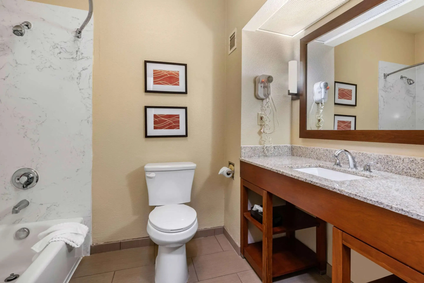 Photo - Comfort Inn & Suites Sacramento - University Area