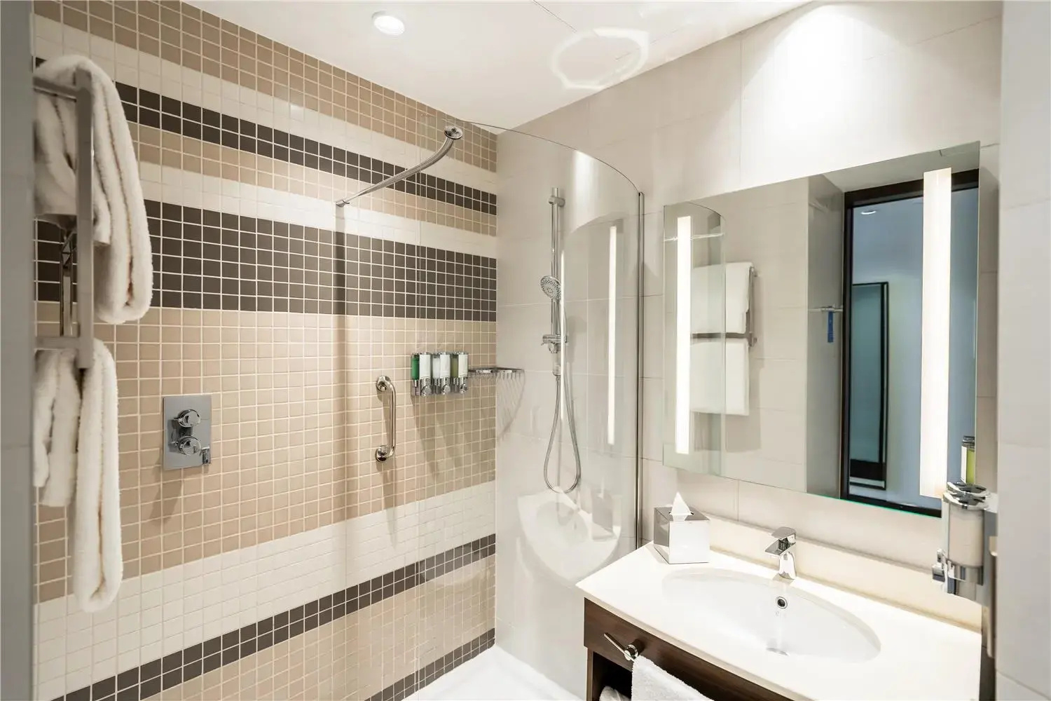 Photo - Hampton By Hilton Dubai Airport