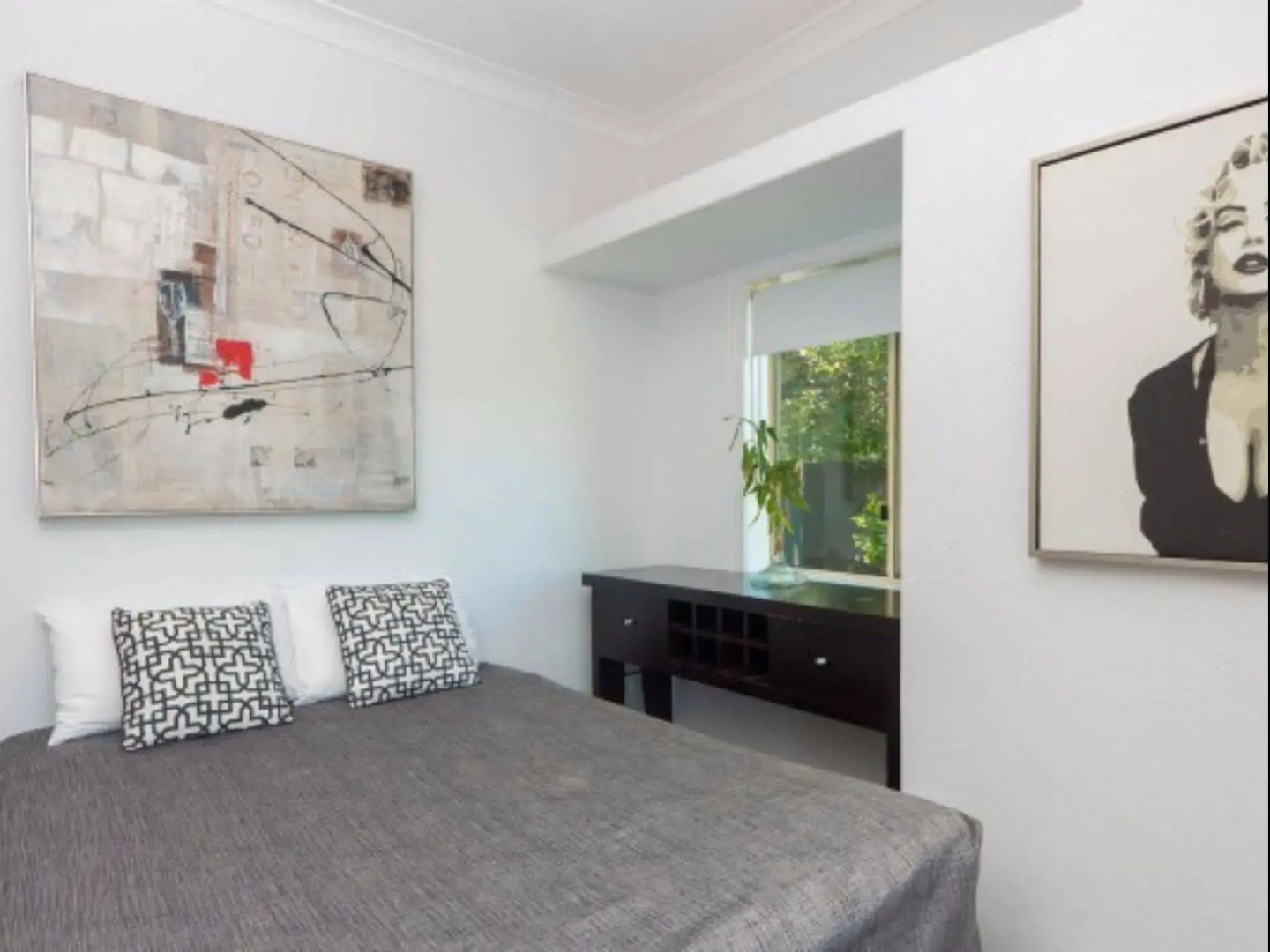 Photo - Hampton Court Apartments