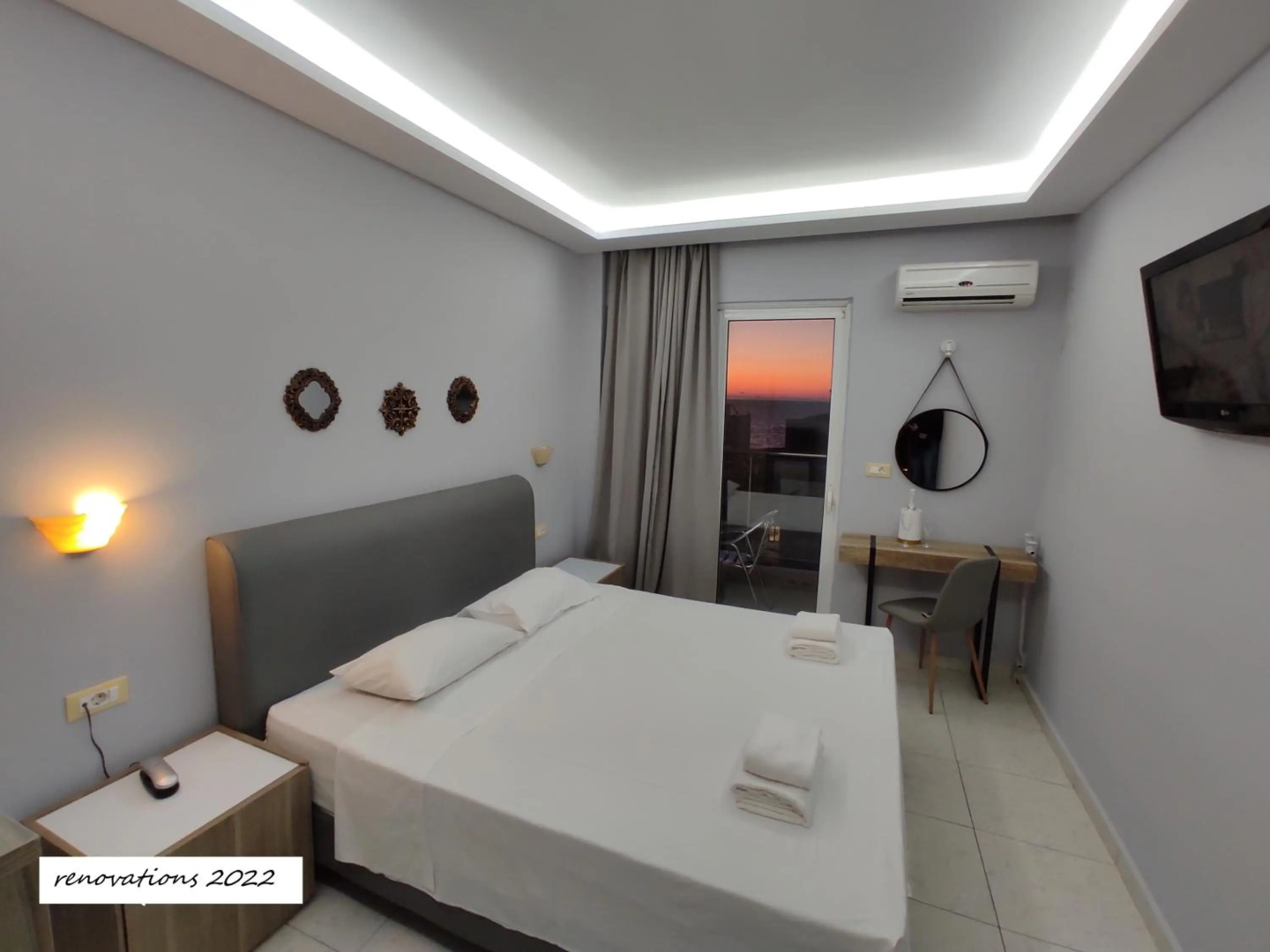 Photo - Parthenon Hotel