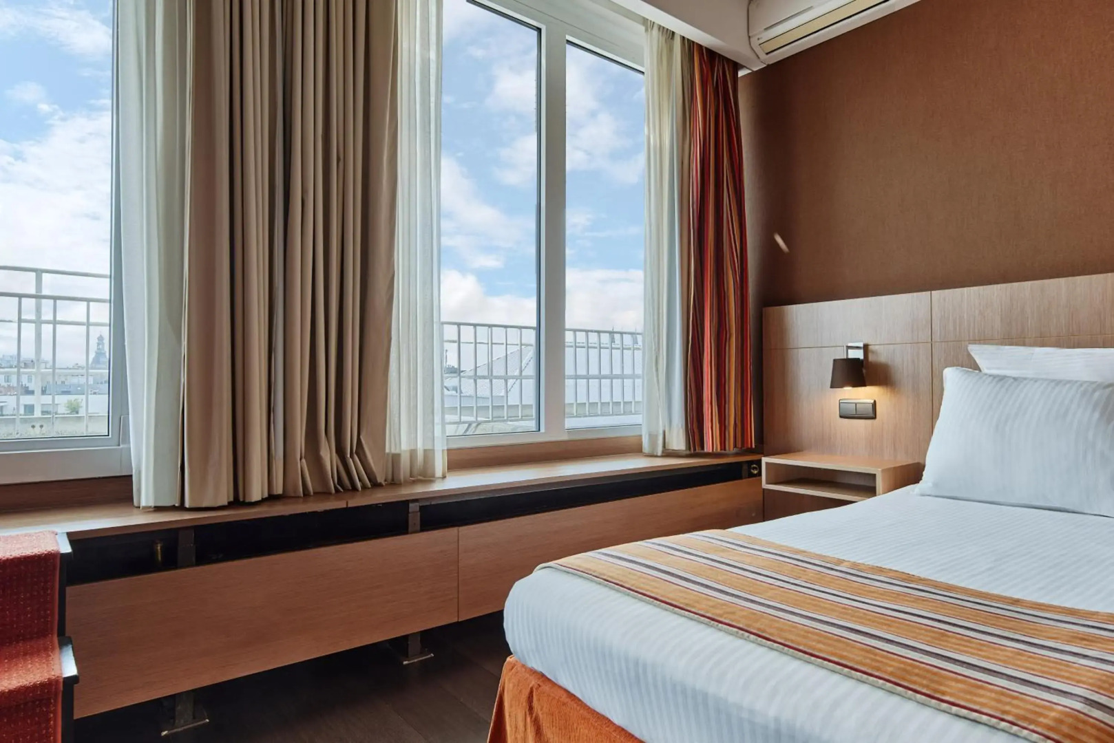 Photo - Theater Hotel