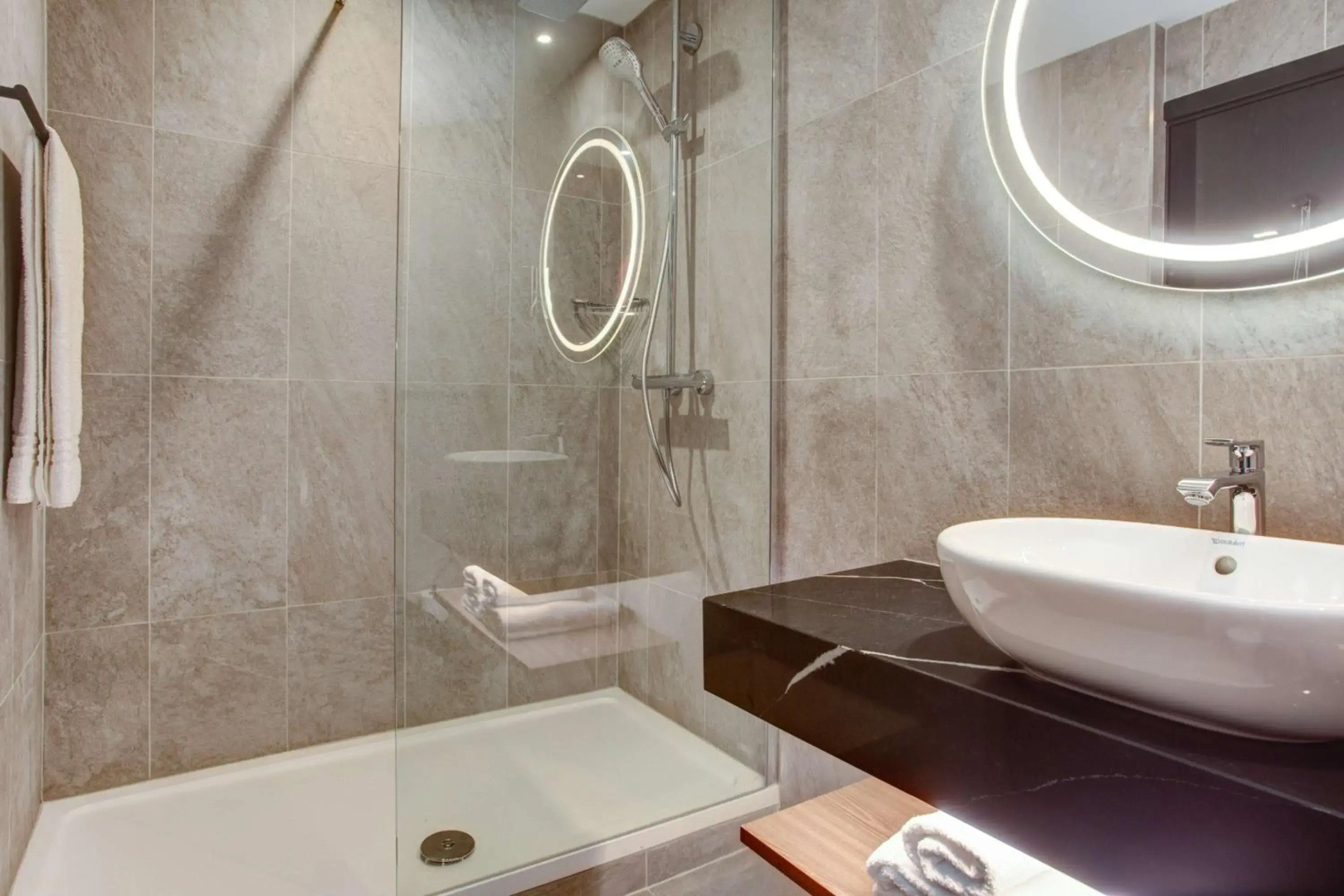 Photo - Radisson RED London Heathrow
