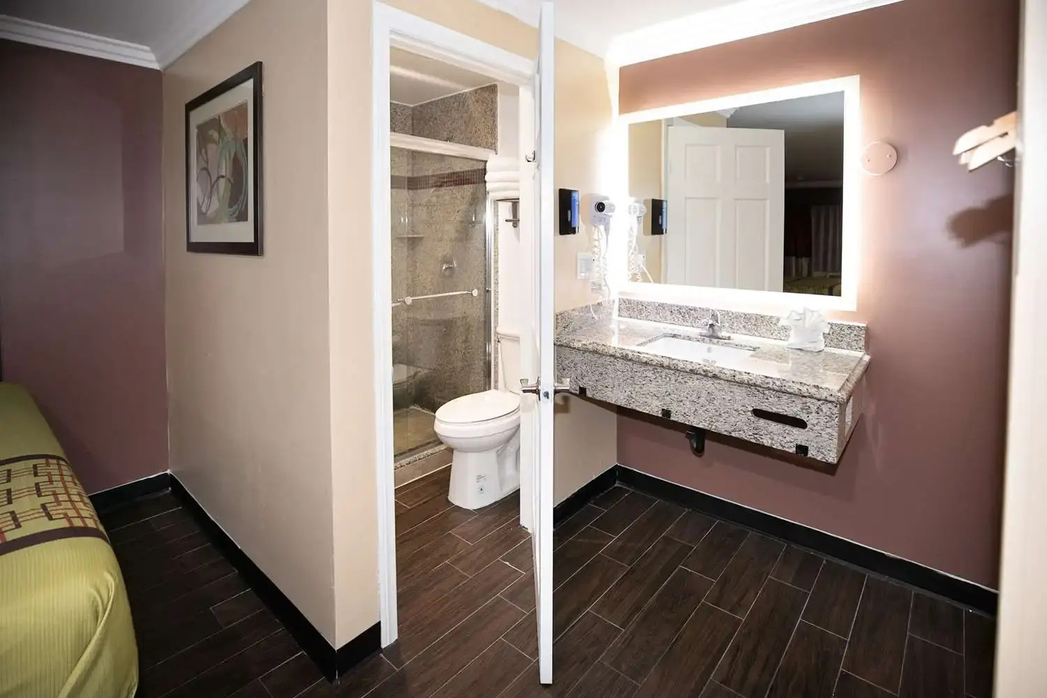 Photo - Rodeway Inn & Suites Bellflower