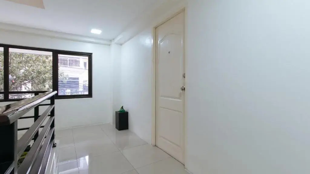 Photo - RedDoorz Plus at Evangelista Street Makati
