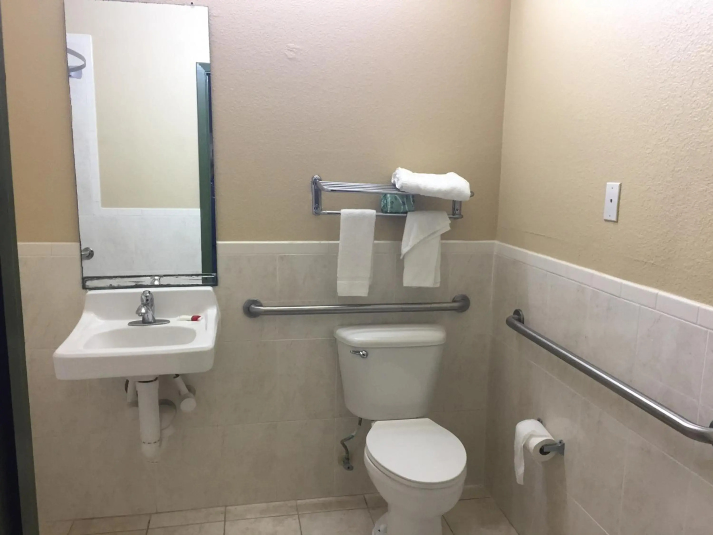 Photo - Red Lion Inn & Suites IAH Airport East