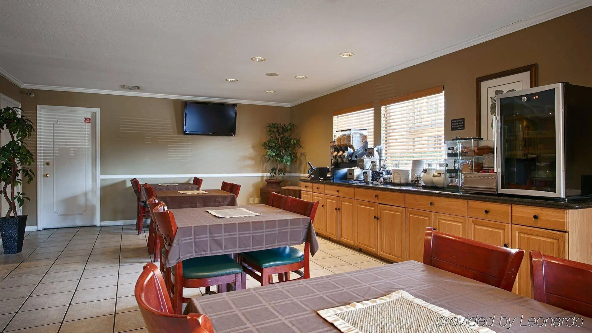 Photo - Best Western Roseville Inn