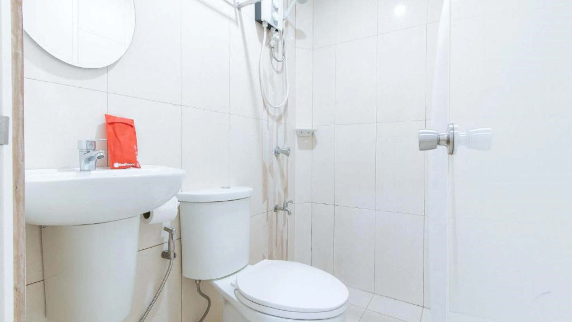 Photo - RedDoorz Plus at EDSA Congressional