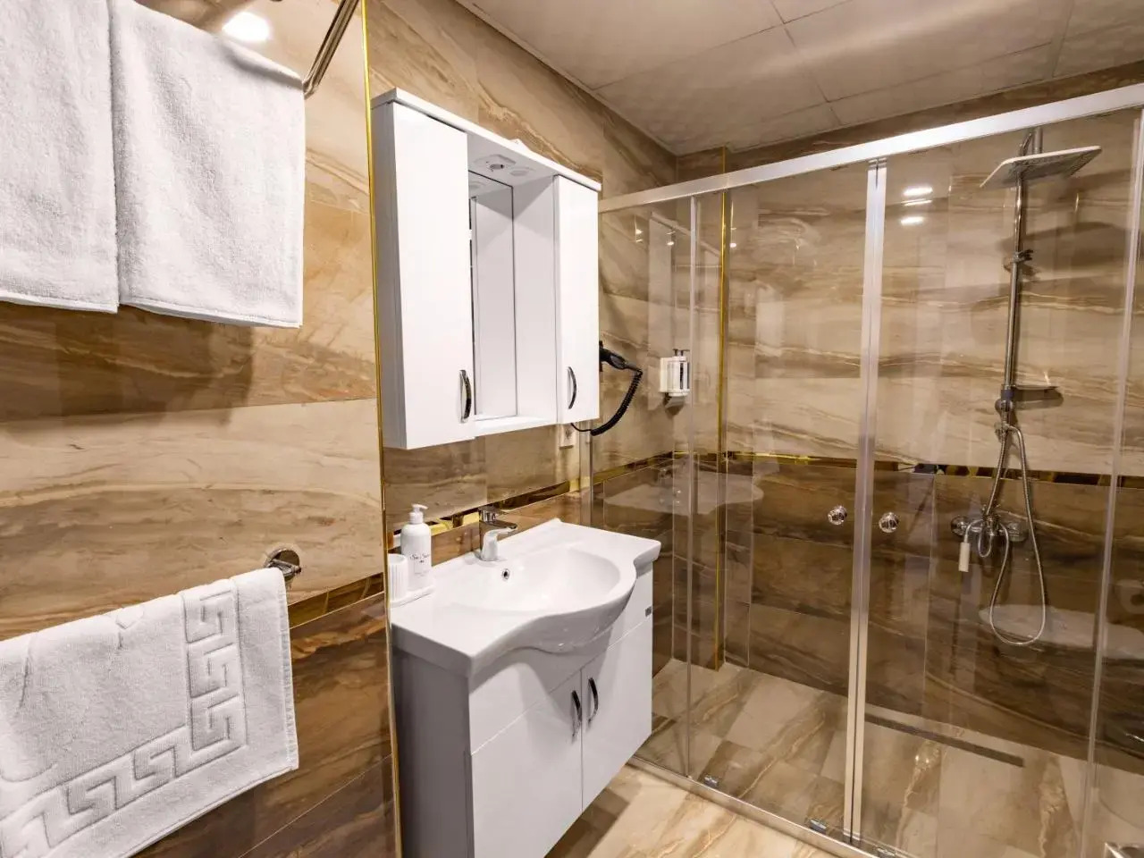 Foto - Quinnova Hotel