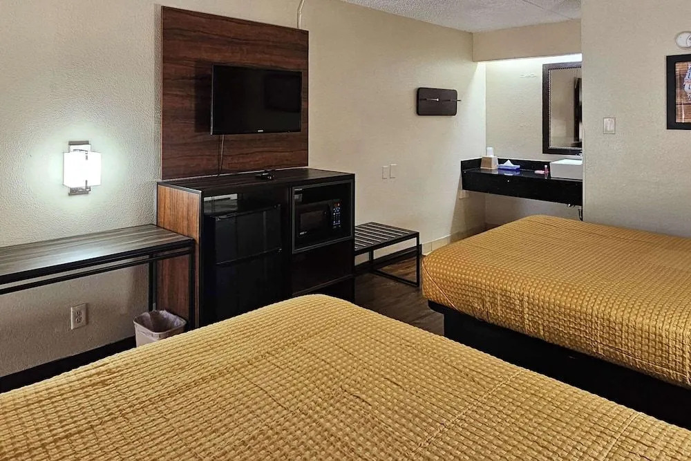 Photo - Econo Lodge Charlotte Airport