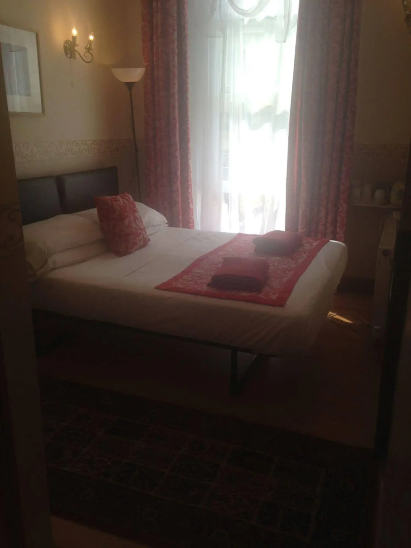 Photo - Glendale Hyde Park Hotel