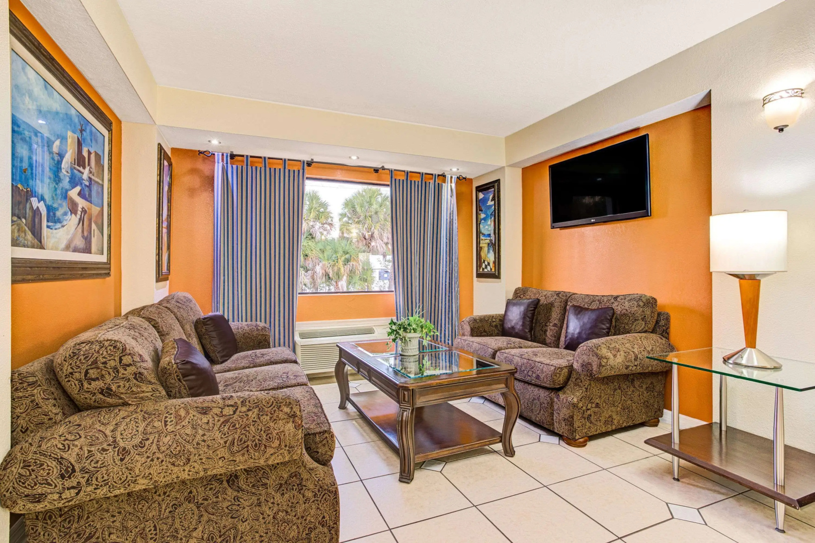 Foto - Days Inn & Suites by Wyndham Tampa Fairground-Casino-Ybor
