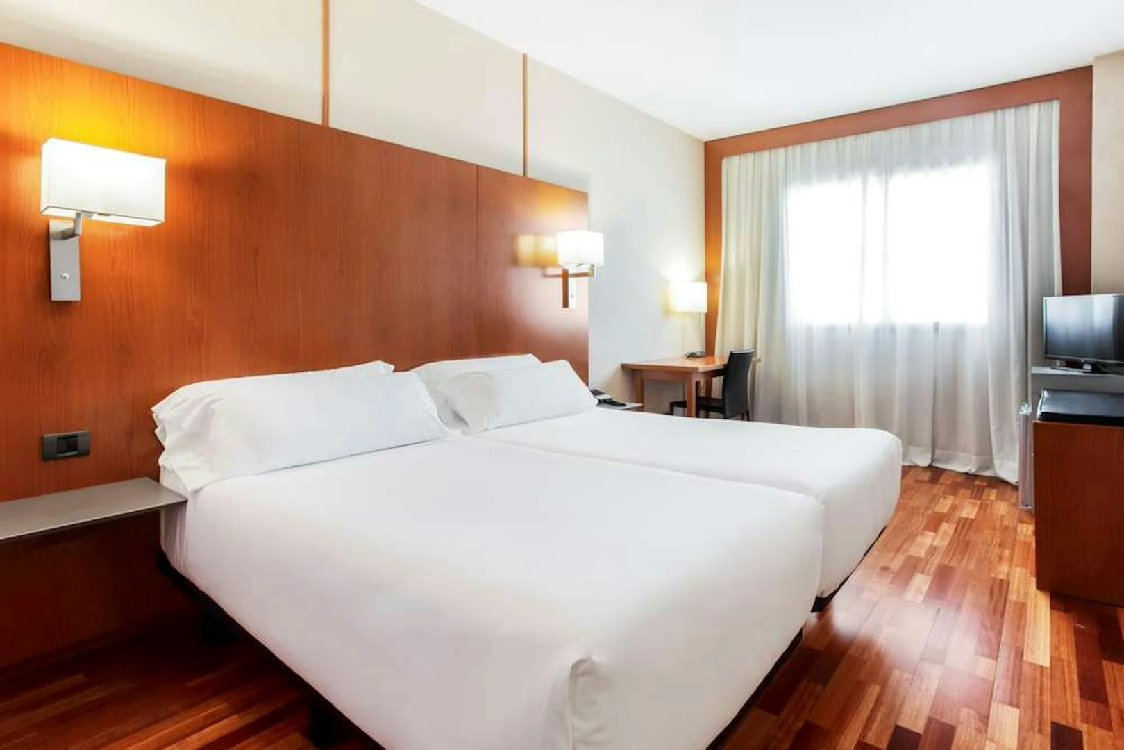 Photo - B&B Hotel Zaragoza Los Enlaces Estacion