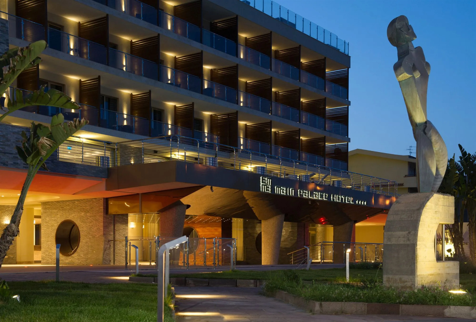 Photo - Main Palace Hotel