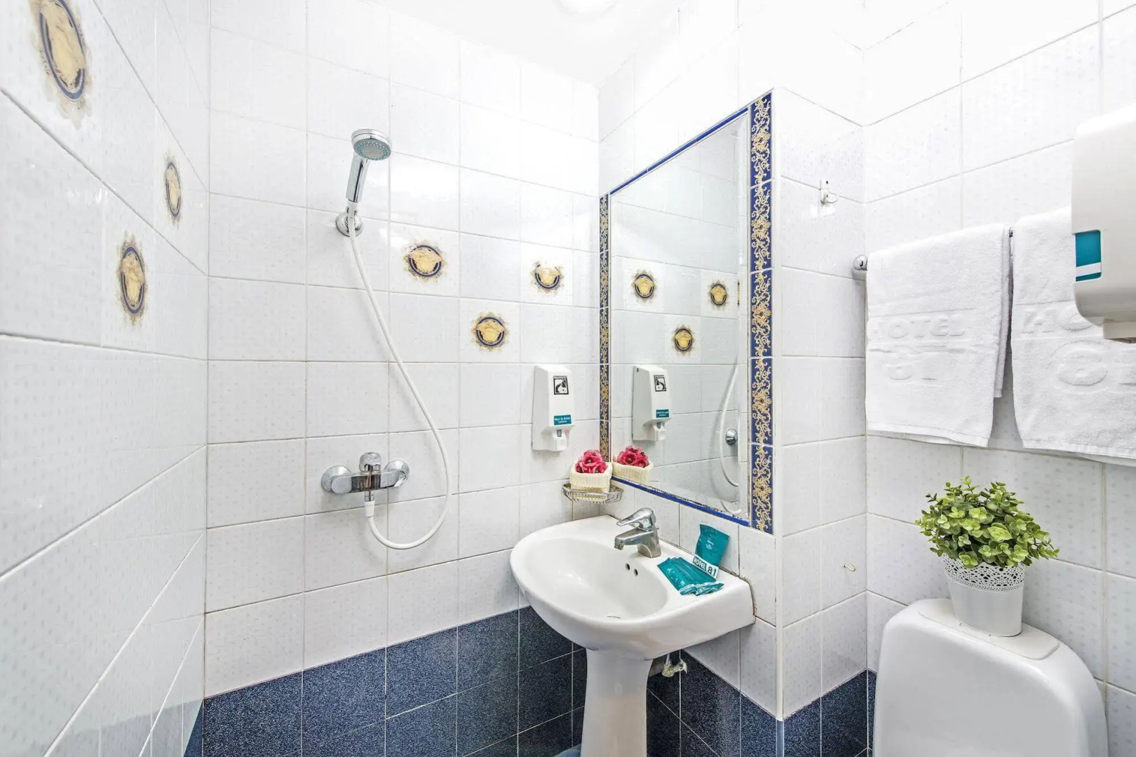 Photo - Hotel 81 Palace - NEWLY RENOVATED