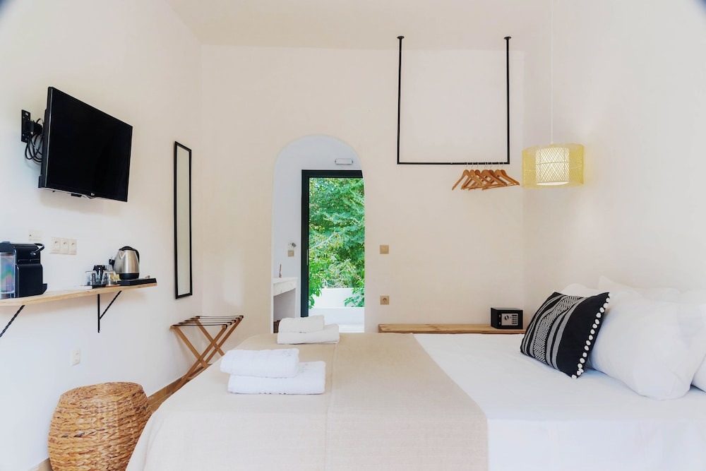 Photo - BOHOTEL Messonghi - Designer's Hotel