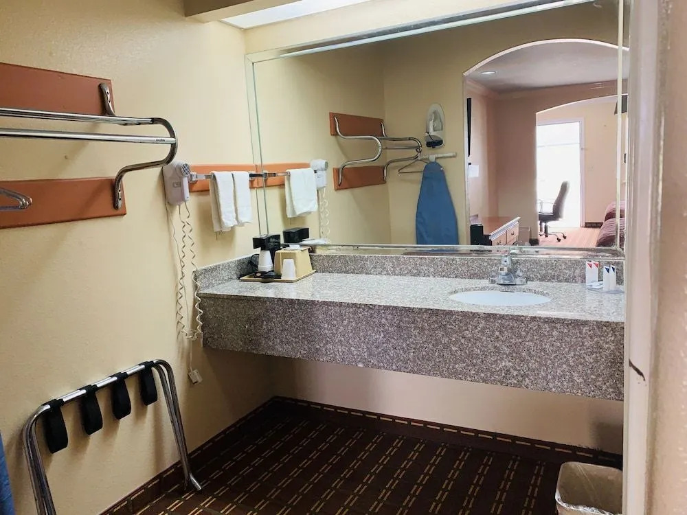 Photo - Luxury Inn Liberty