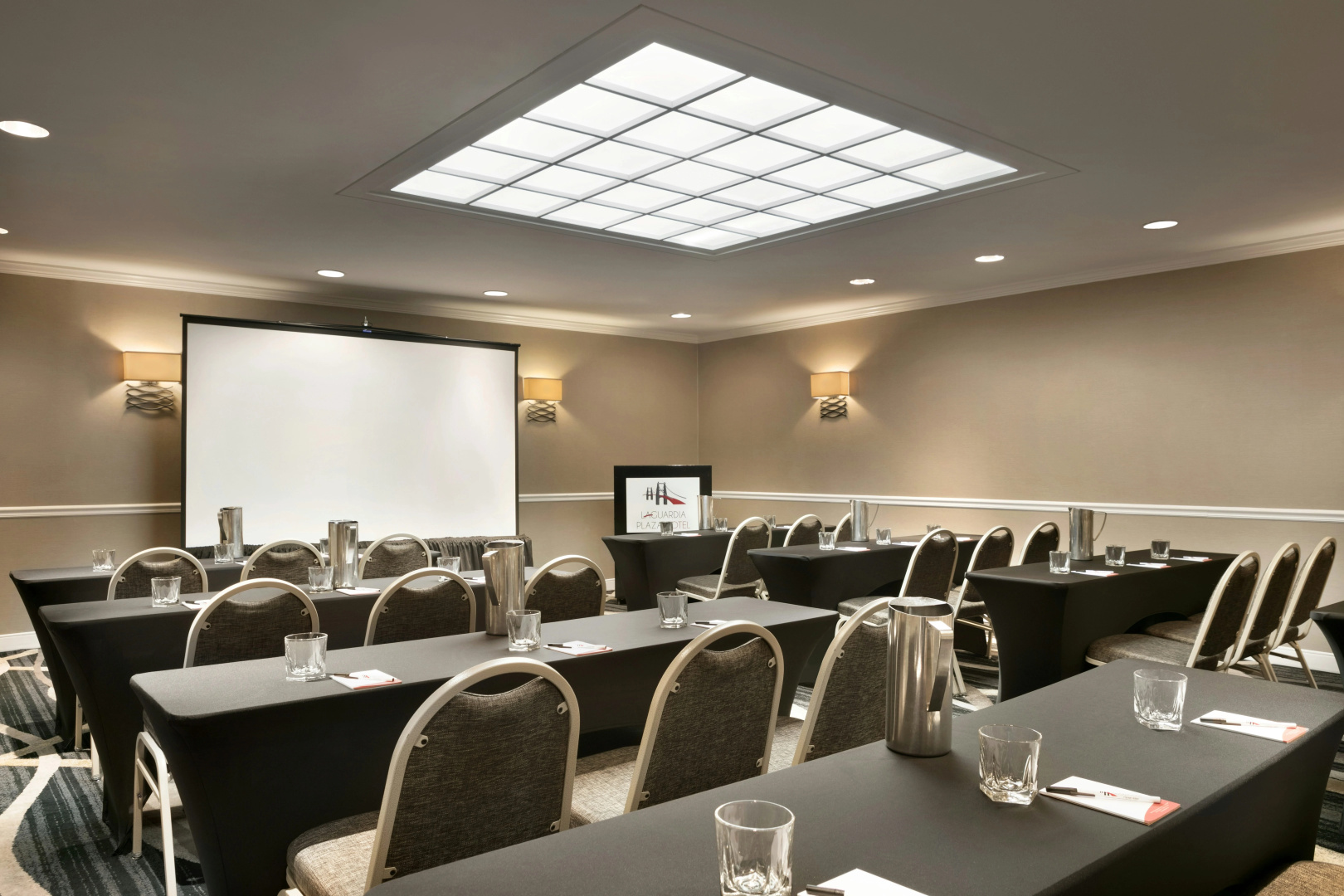 Foto - DoubleTree by Hilton New York LaGuardia Airport