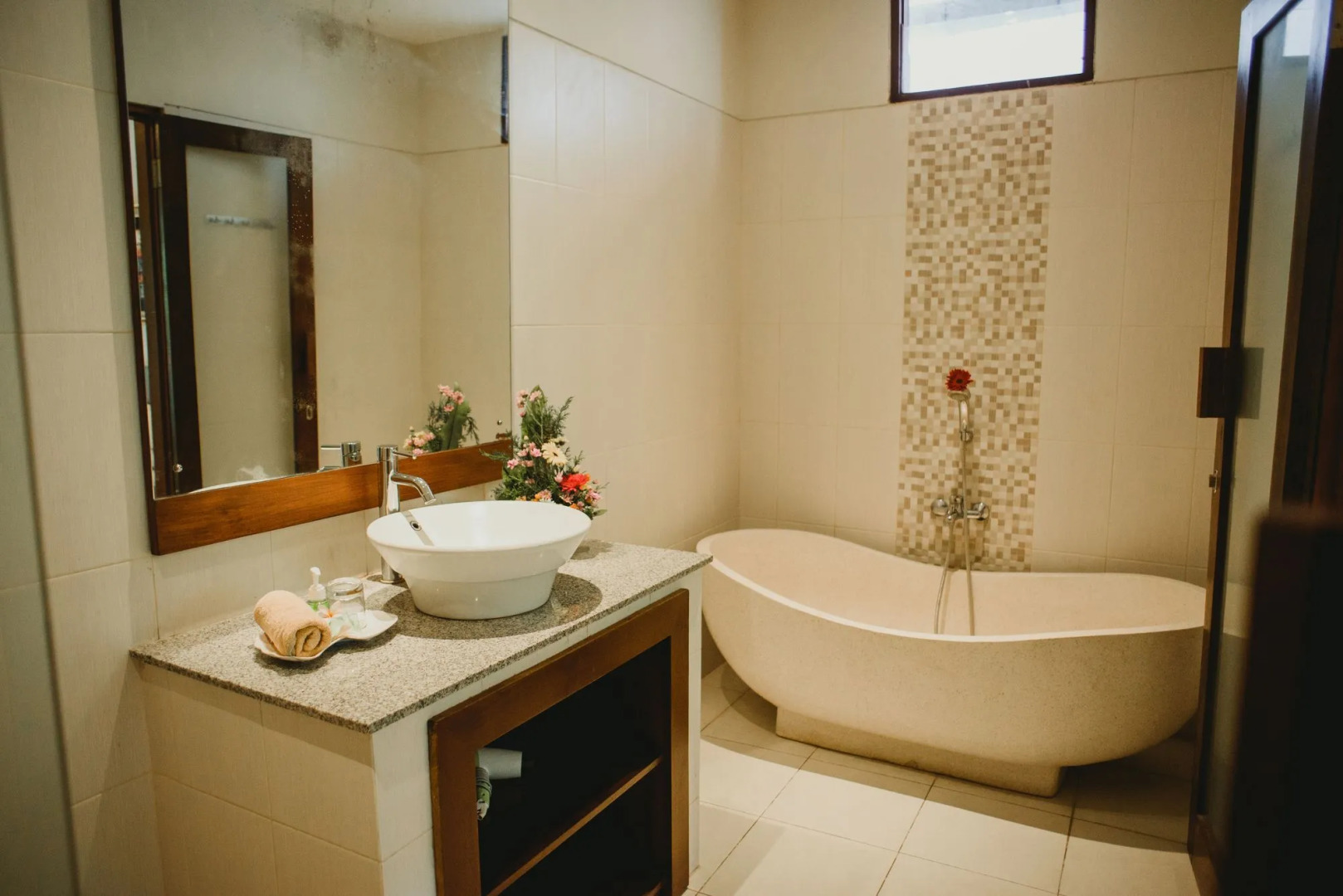 Foto - Desak Putu Putra Hidden