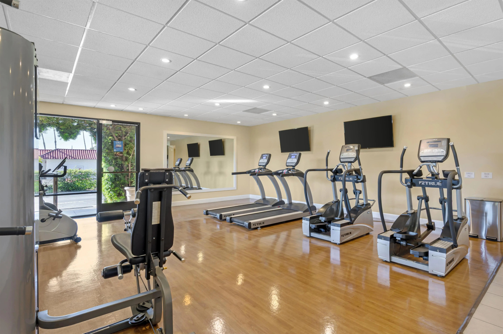 Photo - Best Western Plus South Coast Inn