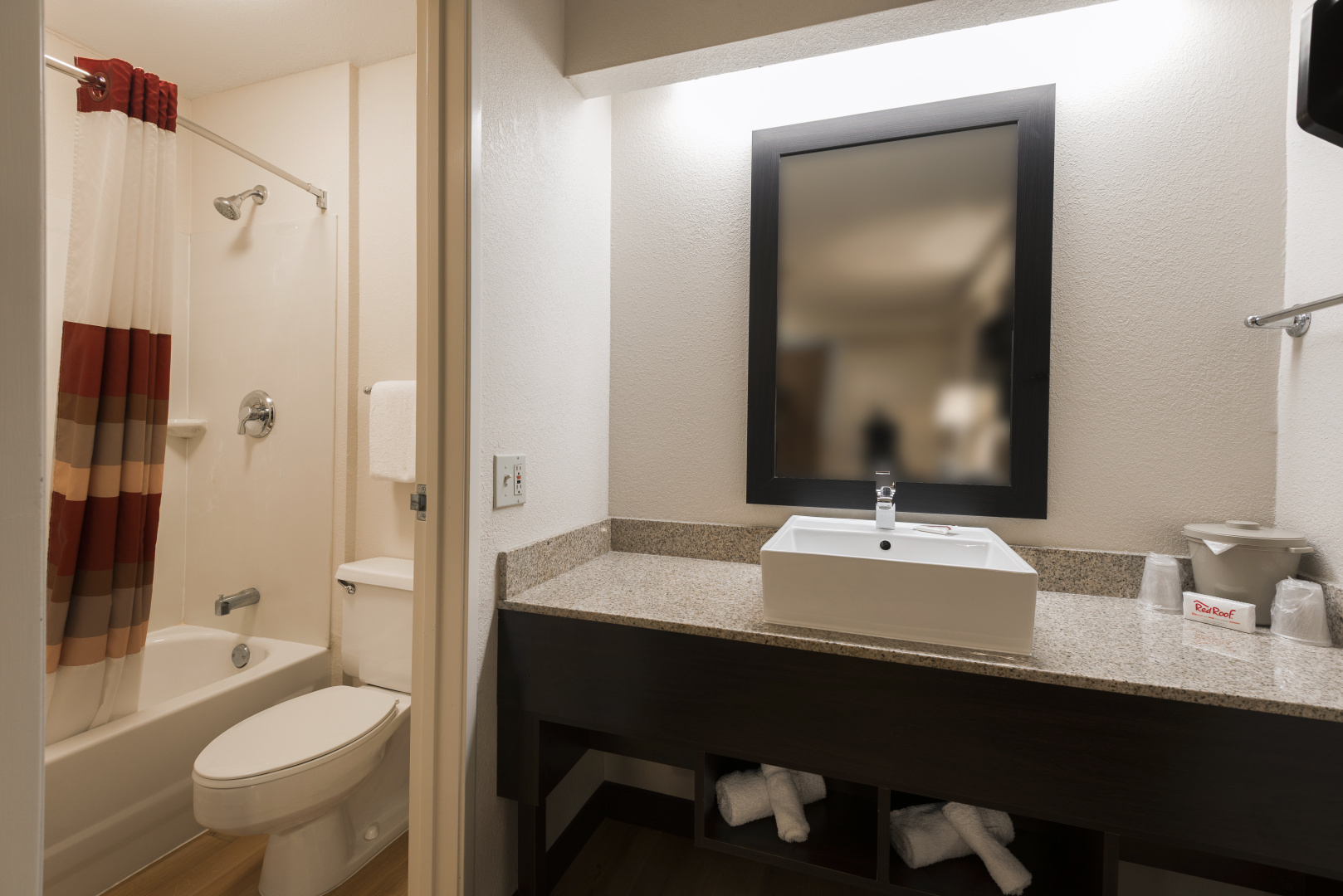 Photo - Red Roof Inn PLUS+ Chicago - Willowbrook