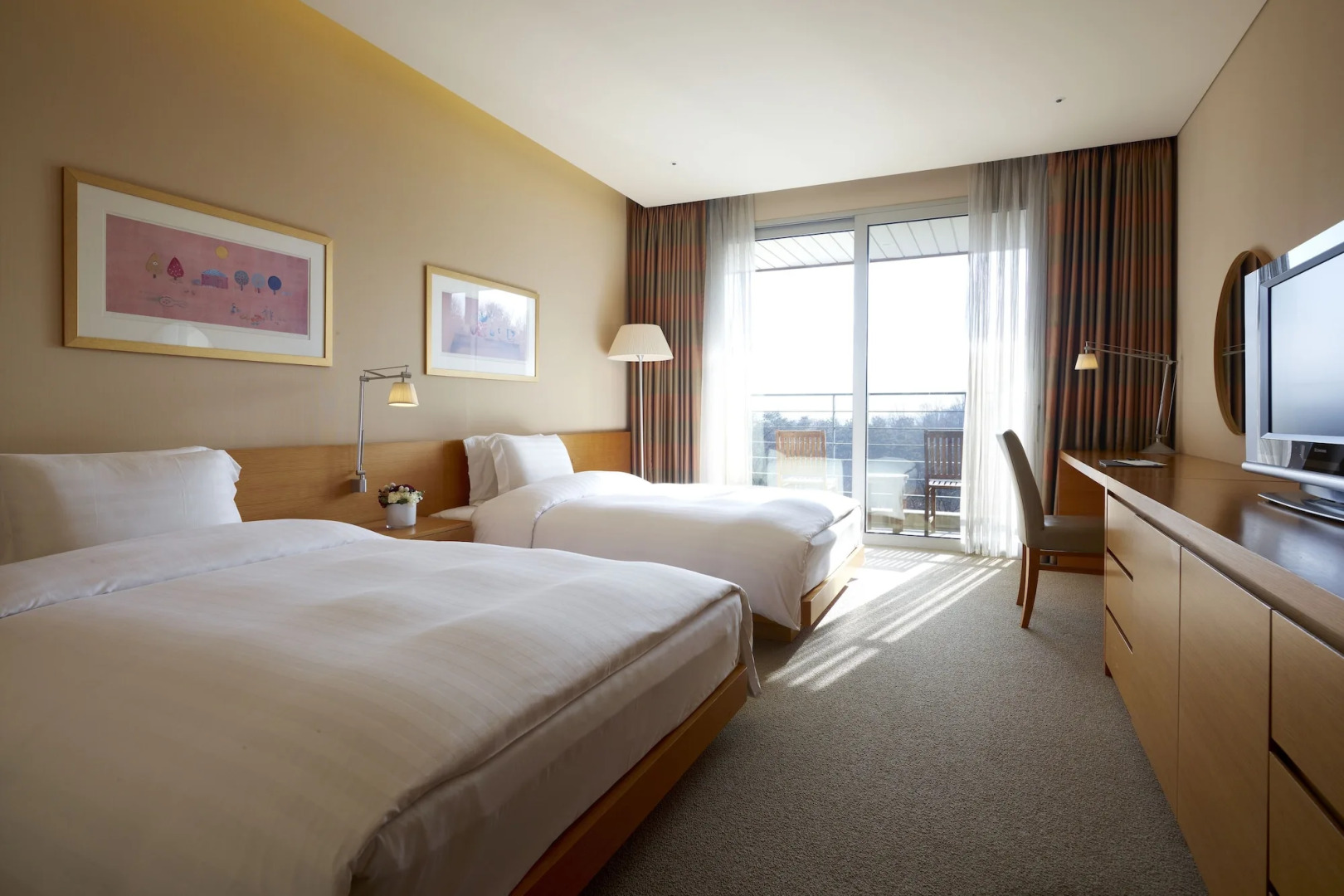 Photo - Rolling Hills Hotel