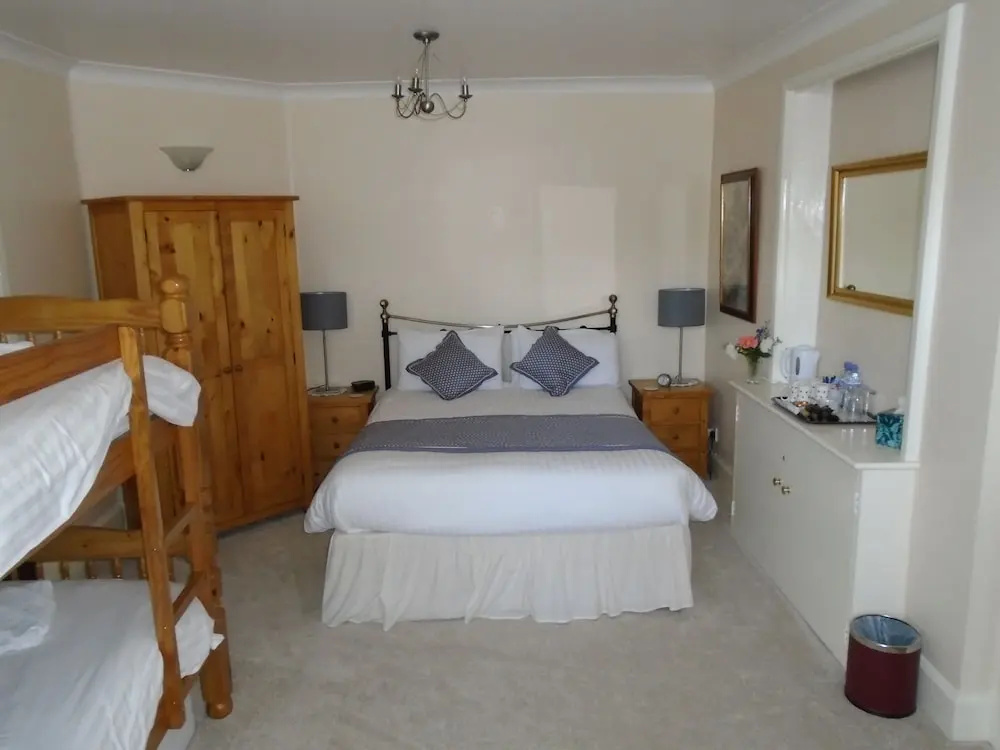 Photo - Trumbles Gatwick B&B, Peaceful Stay with Parking & Easy Airport Access