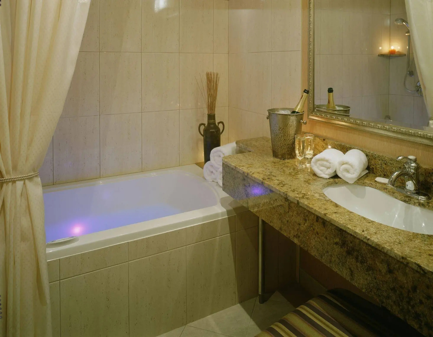 Photo - Carriage House Hotel & Conference Centre