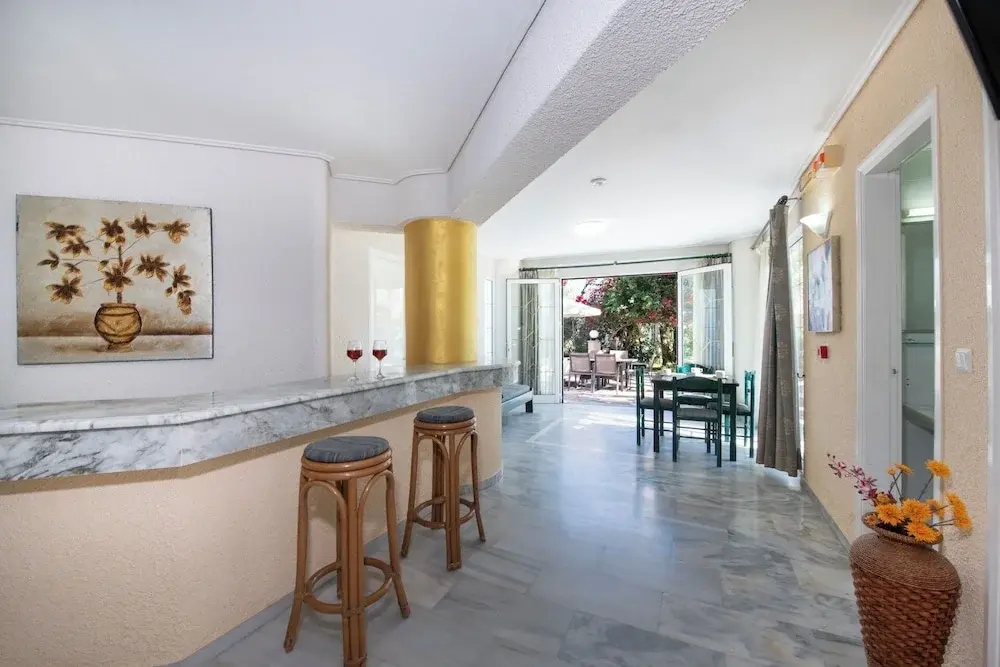 Photo - Castle Suites Hotel