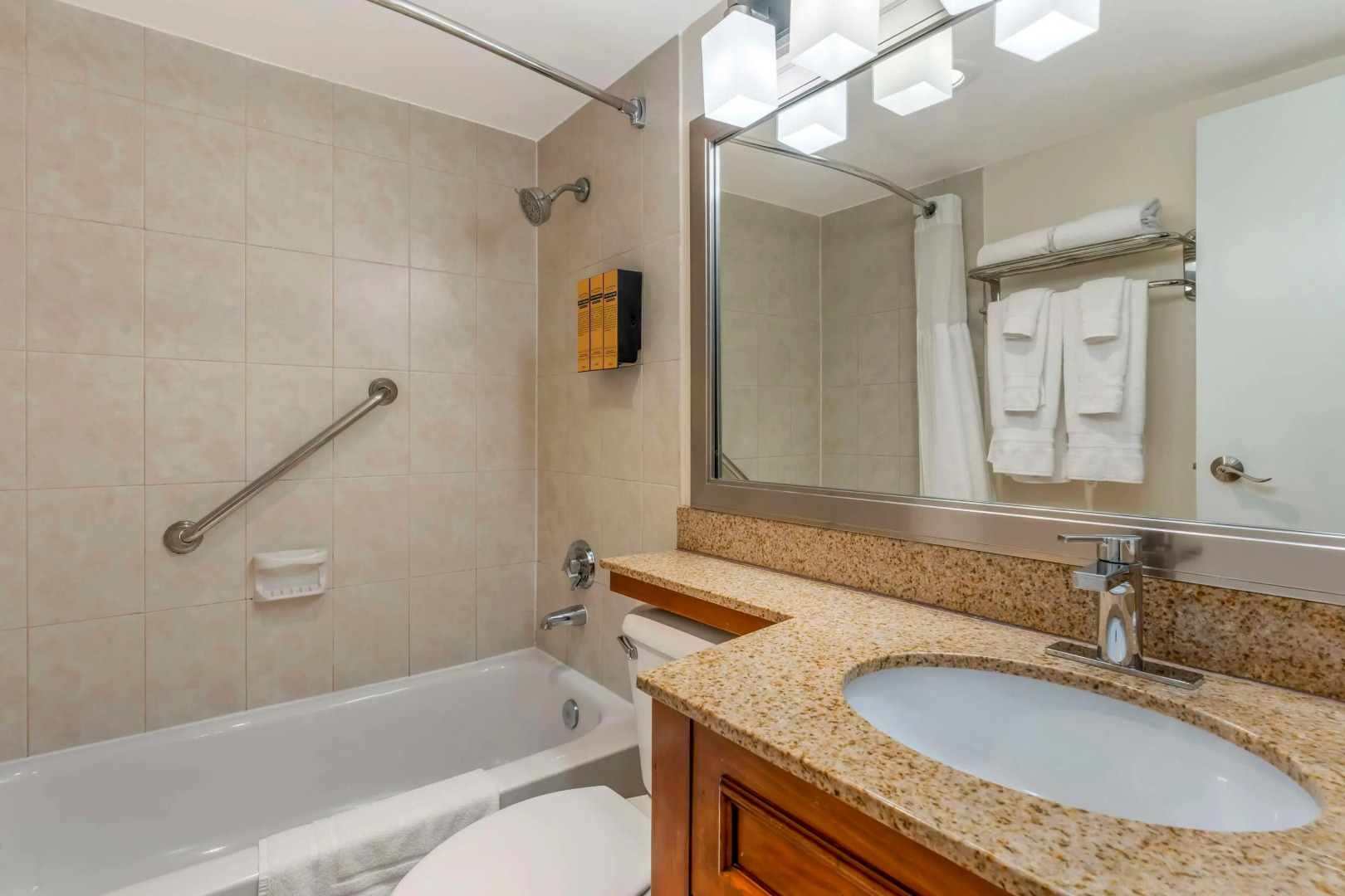 Photo - Best Western Plus Grosvenor Airport Hotel