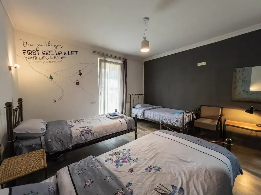 Photo - Korte Hotel Sleeps 14 With Courtyard