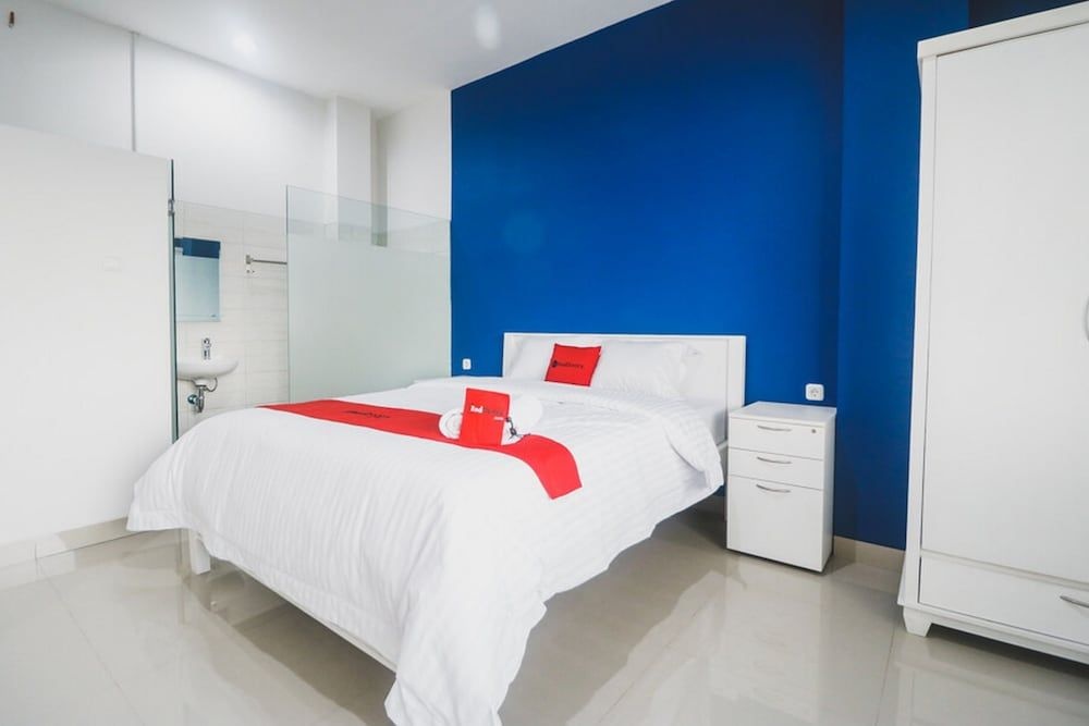 Reddoorz Plus Near Living Plaza Jababeka