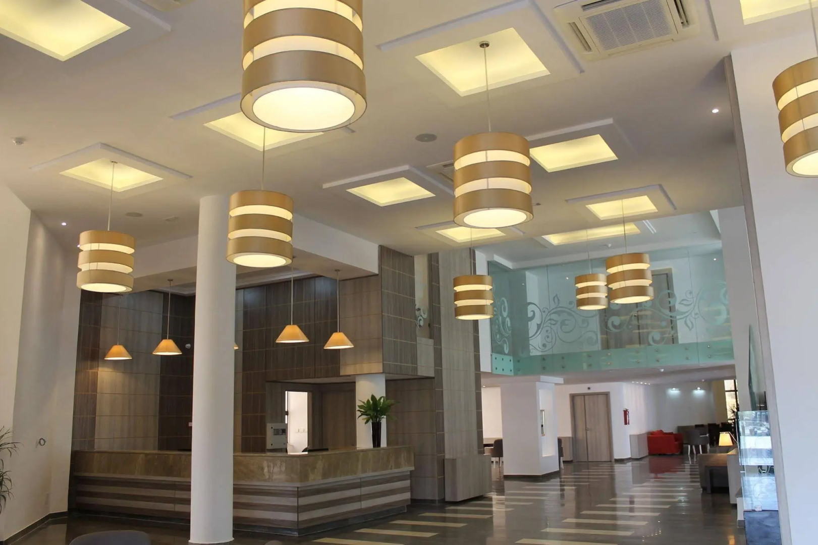 Photo - Hotel Lac Leman, LES BERGES DU LAC