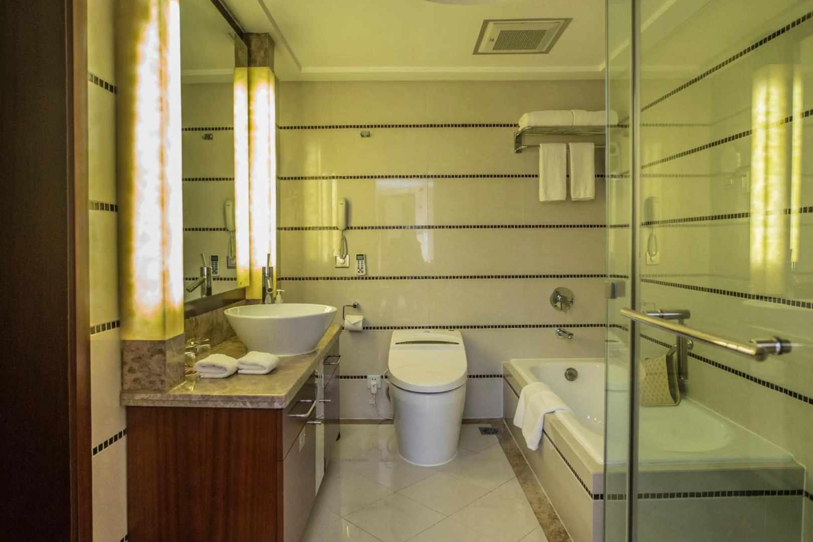 Photo - Merry Hotel Shanghai (Former Rendezvous Merry Hotel Shanghai)