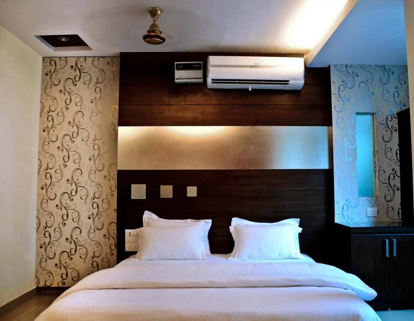 Photo - Hotel Vanson Villa, City Centre - With Free Airport & Train Station Pickup