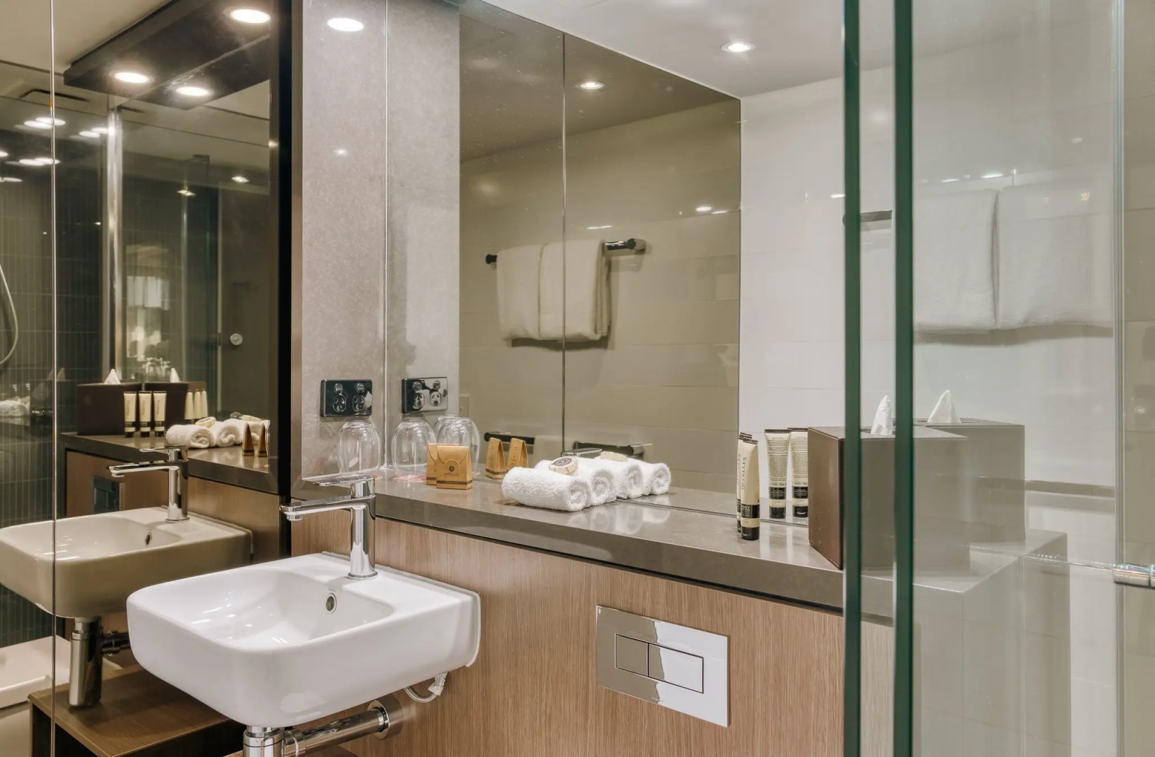 Photo - Point Hotel