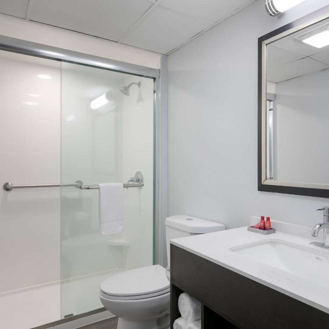 Photo - SureStay Plus Hotel by Best Western Gatlinburg
