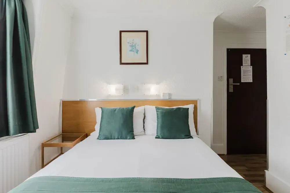 Photo - Falcon Hotel