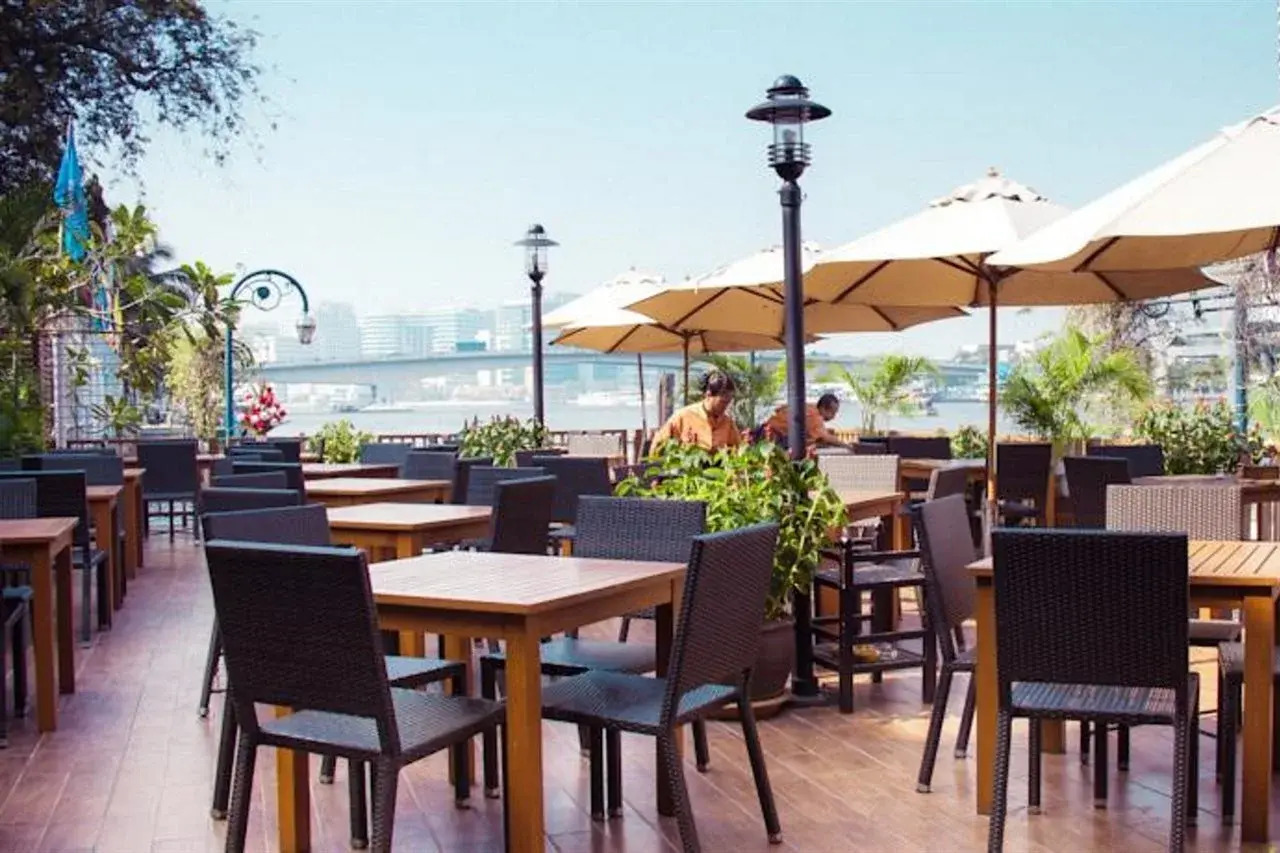 Photo - The StandardX, Bangkok Phra Arthit