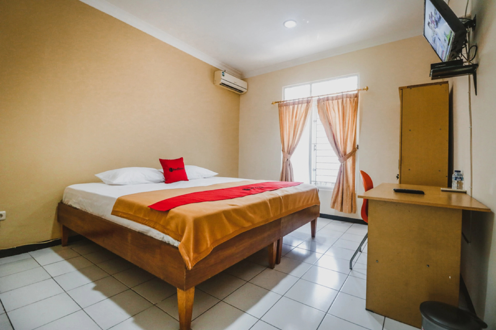 Photo - RedDoorz Plus at Jalan Gatot Subroto Jakarta