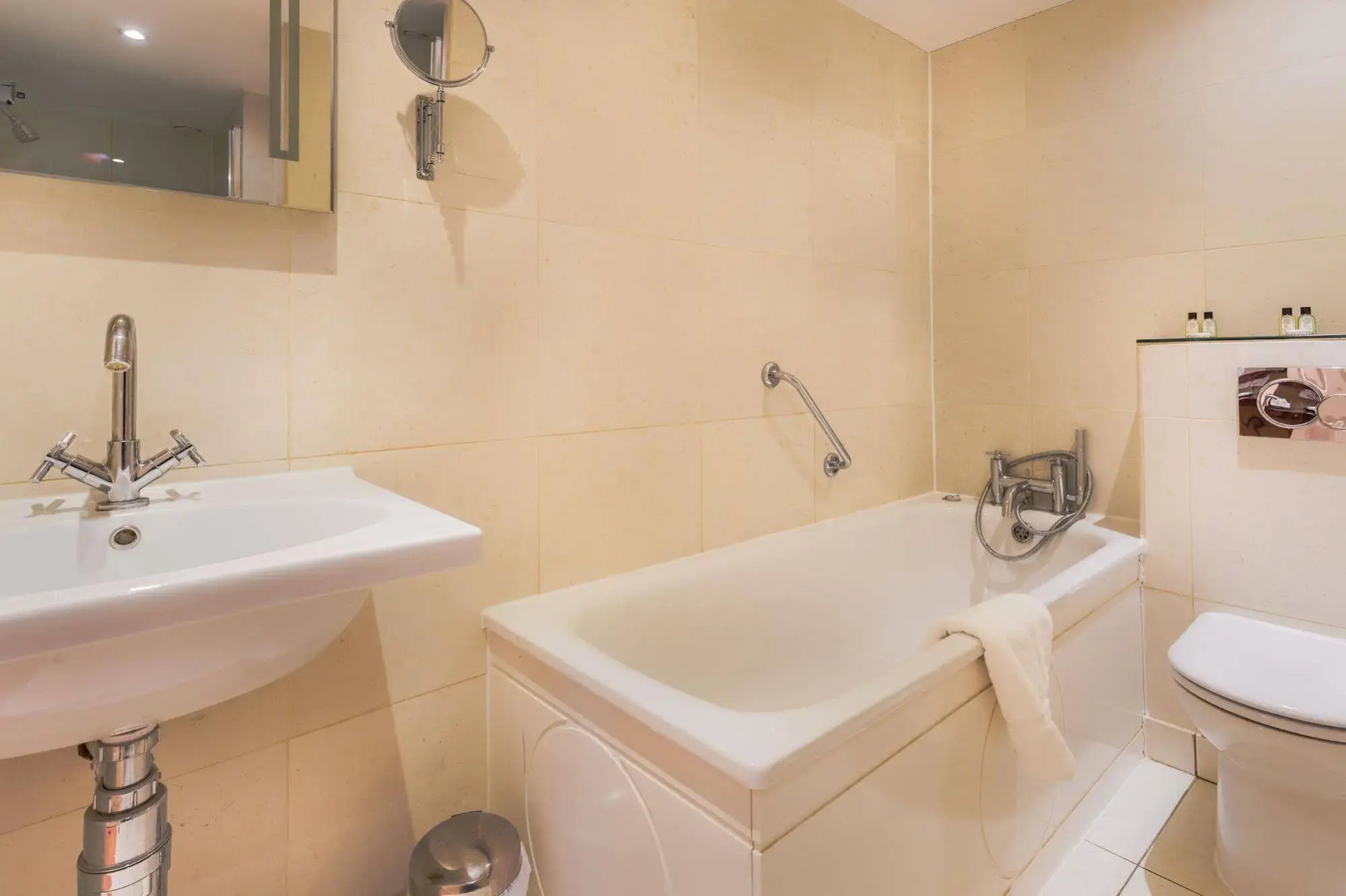 Photo - The Tophams Hotel