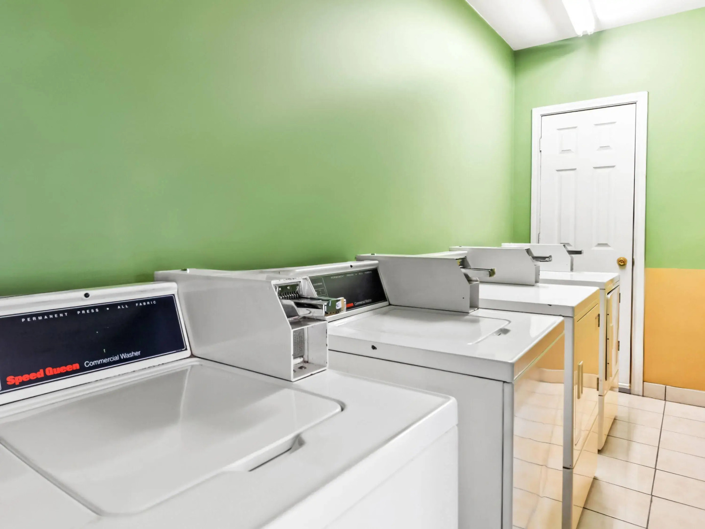 Photo - Days Inn by Wyndham Houston East